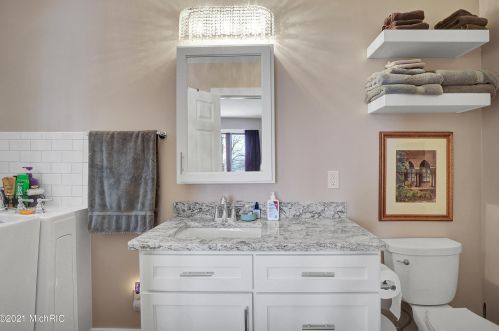 901 Marshall St, Portland MI 48875-1372 exterior