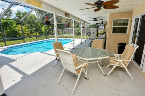 834 Walters Ter, Fort Pierce FL 34983-3963 exterior