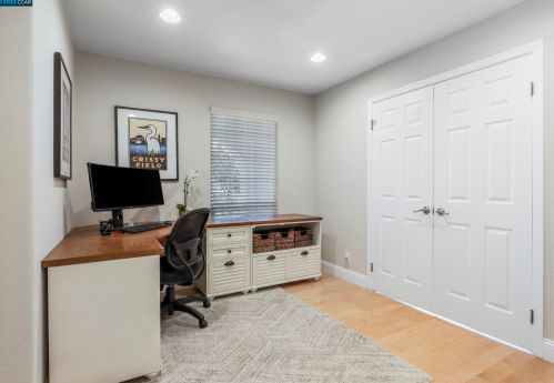 3009 Shetland Dr, Concord CA 94523-1617 exterior