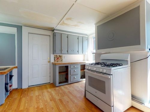 30 Prospect Hl St, Middletown RI 02840-3115 exterior