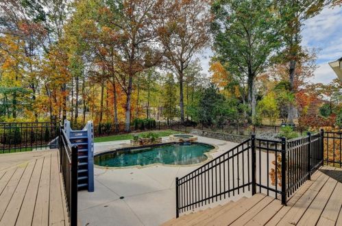 1311 Bridgewater Walk, Lithonia GA  30078-2086 exterior