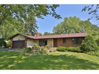 13002 Inverness Rd, Hopkins MN  55305-4109 exterior