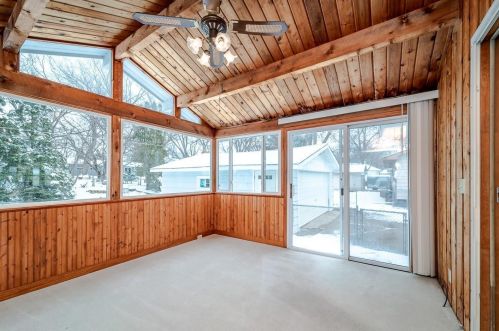 2093 Emerald Ln, Saint Paul MN 55122-2810 exterior