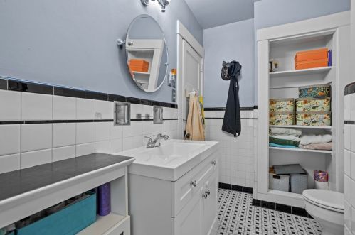 1129 Jancey St, Pittsburgh PA 15206-1326 exterior