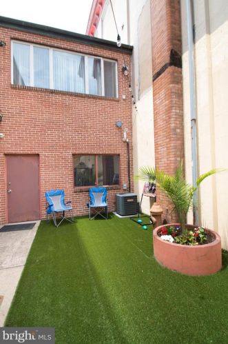 1144 4 St, Philadelphia PA 19133-3208 exterior