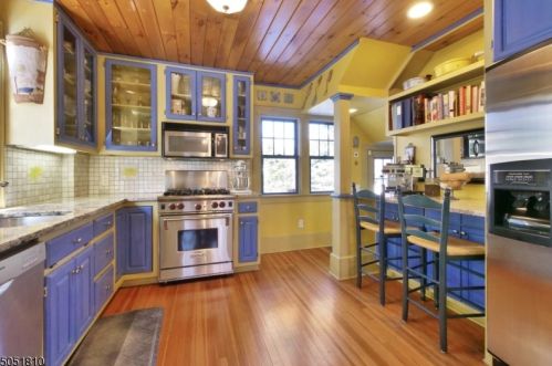 26 Harvard St, Montclair NJ 07042-5028 exterior