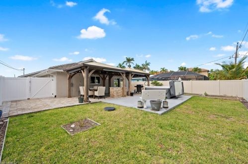 523 107 Ave, Naples FL 34108-1854 exterior