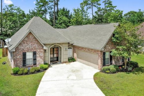 6410 Oliwa Pl, Bay Saint Louis, MS 39525-3834