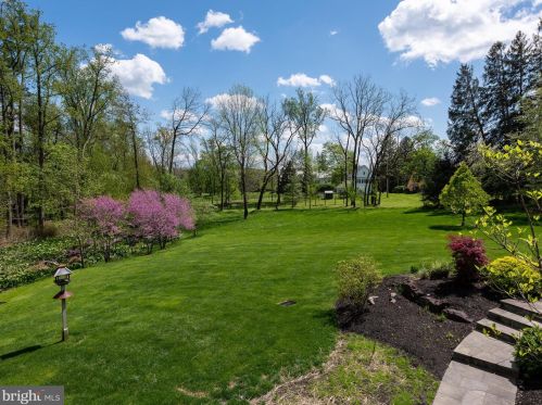 271 Blackburn Dr, Berwyn PA  19312-2801 exterior