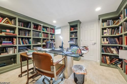 26 Richland Dr, Springfield NJ  07081-2509 exterior