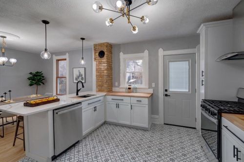 1418 Jenifer St, Madison WI  53703-3719 exterior