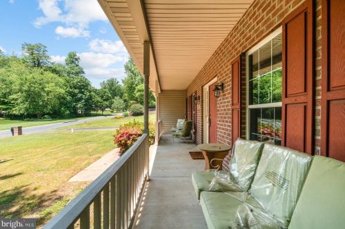 2302 Queensbury Dr, Fallston, MD 21047-2928