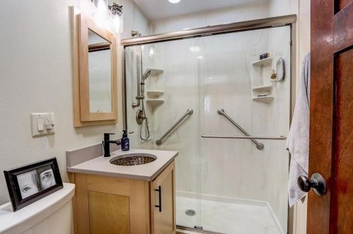 5006 Beloit Rd, Milwaukee WI 53214-5332 exterior