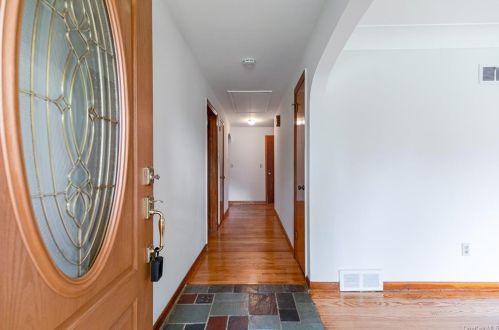 61 Spring Rd, Poughkeepsie, NY 12601-6013