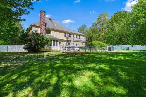 15 Longview Dr, Concord NH  03304-4809 exterior