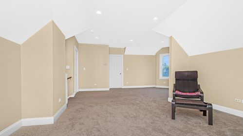 3935 Drake Ave, Chicago IL 60618-2219 exterior