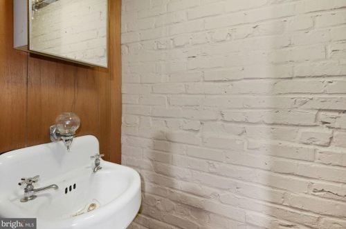 1030 31st St, Washington DC  20007-4405 exterior