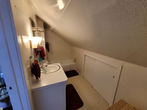 101 Orch Ave, Shepherd MI 48883-9106 exterior