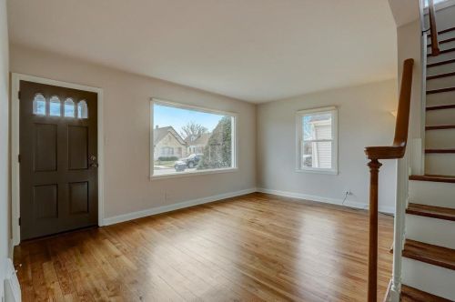 1725 55th St, Milwaukee, WI 53214-5246