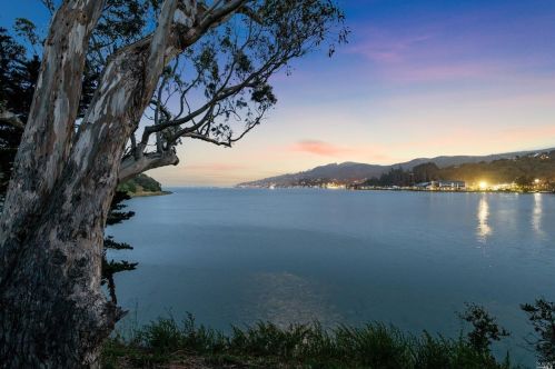 2 De Silva Is Dr, Mill Valley CA 94941-3004 exterior