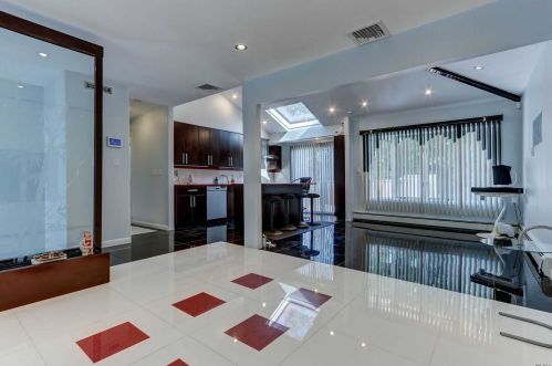 71 Euclid St, Valley Stream NY 11580-4148 exterior