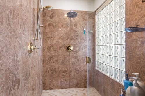 1061 Robinhood Dr, Meskegon MI  49445-2075 exterior