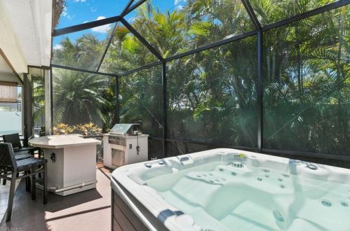 1806 Leamington Ln, Naples FL 34109-1453 exterior