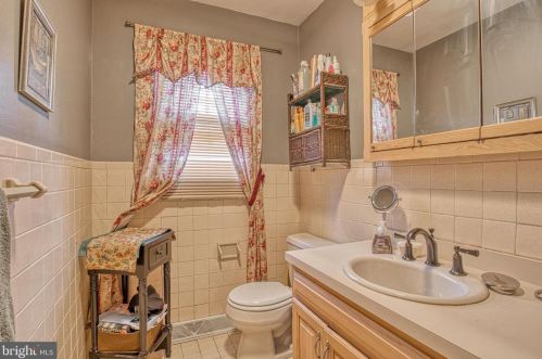 16 Fogarty Dr, Trenton NJ 08619-4321 exterior