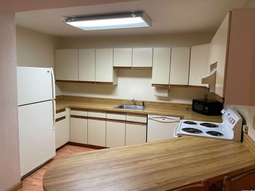 27 Greenmeadow Dr, Babylon NY  11702-2340 exterior