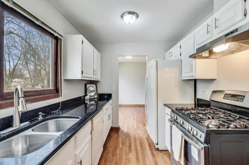 1312 Creighton Ave, Naperville IL 60565-2954 exterior