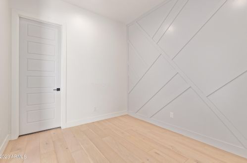 4239 42nd St, Phoenix AZ  85018-4207 exterior