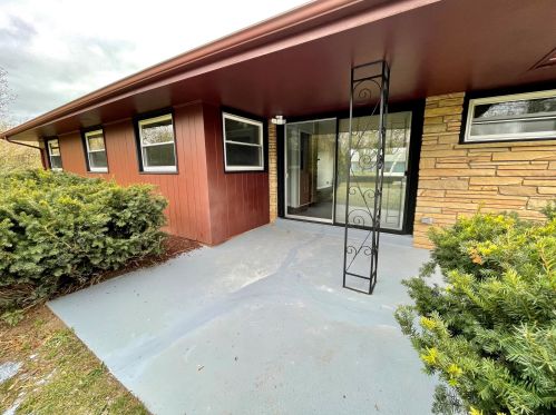 8959 Mohawk Rd, Milwaukee WI  53217-1741 exterior