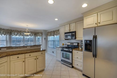 17 Cottonwood Dr, Jackson Twp NJ 08527-4940 exterior