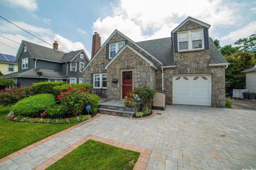 50 Paumanake Ave, Babylon, NY 11702-1910