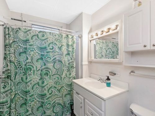 397 Linwood Ave, Newton MA 02460-1342 exterior