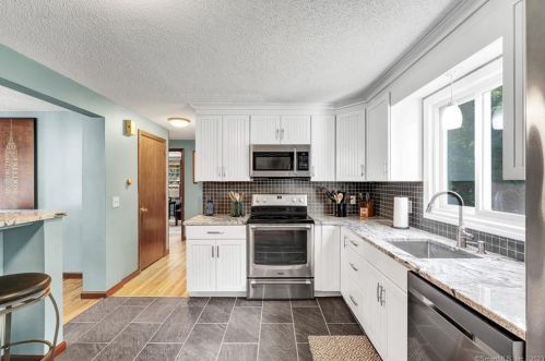 46 Eldridge St, Manchester CT 06040-5500 exterior