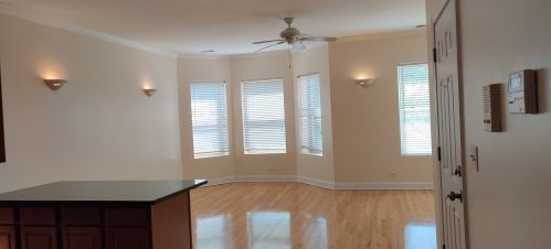 4423 Calumet Ave, Chicago, IL 60653-3306