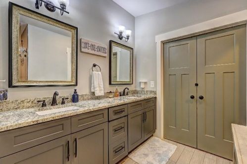 1401 Forrest Ave, Atlanta GA 30344-2709 exterior