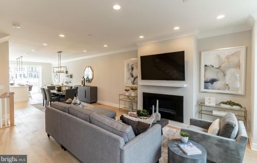 10260 Grosvenor Pl, Rockville MD 20852 exterior