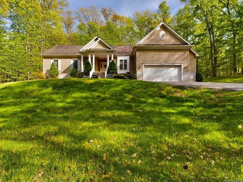 25 Arnott Ln, Middletown, NY 10941-3114