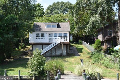 4 Leymar Rd, Glen Burnie MD 21060-7107 exterior