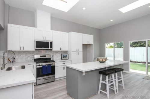 8580 Flanders Dr, San Diego CA  92126-3268 exterior