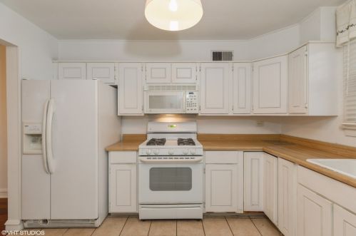 14210 Clark St, Chicago IL 60640-2101 exterior