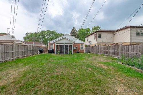 6067 Caldwell Ave, Chicago IL  60646-4835 exterior