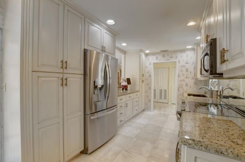 75 Hampshire Ln, Boynton Beach FL 33436-7403 exterior