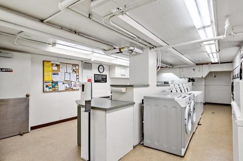 1 Scott St, Chicago IL  60610-2309 exterior