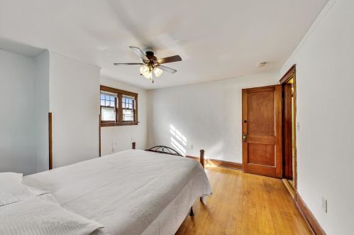 1818 Lunt Ave, Chicago IL 60645-3005 exterior