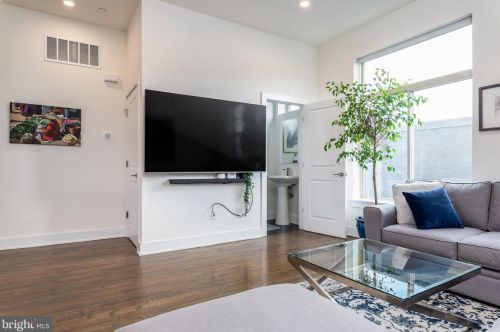 1413 Darien St, Philadelphia PA 19147-5726 exterior