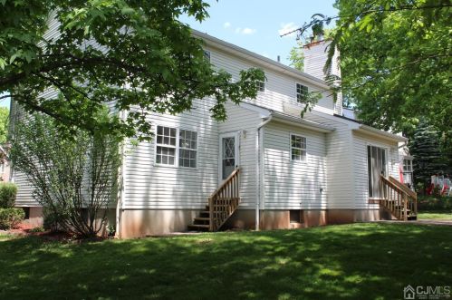 65 Christie St, Edison, NJ 08820-3849