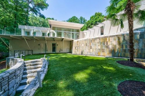 4625 Lk Forrest Dr, Atlanta GA 30342-2216 exterior